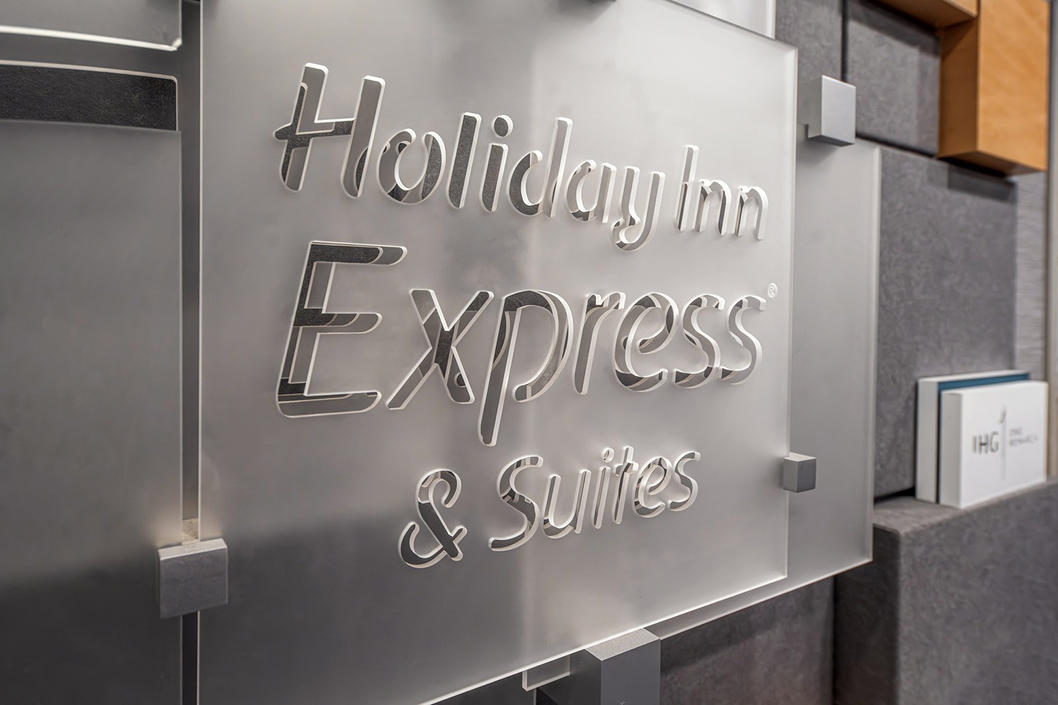 Holiday Inn Lake Forest WaterStar DSC 2502 Web